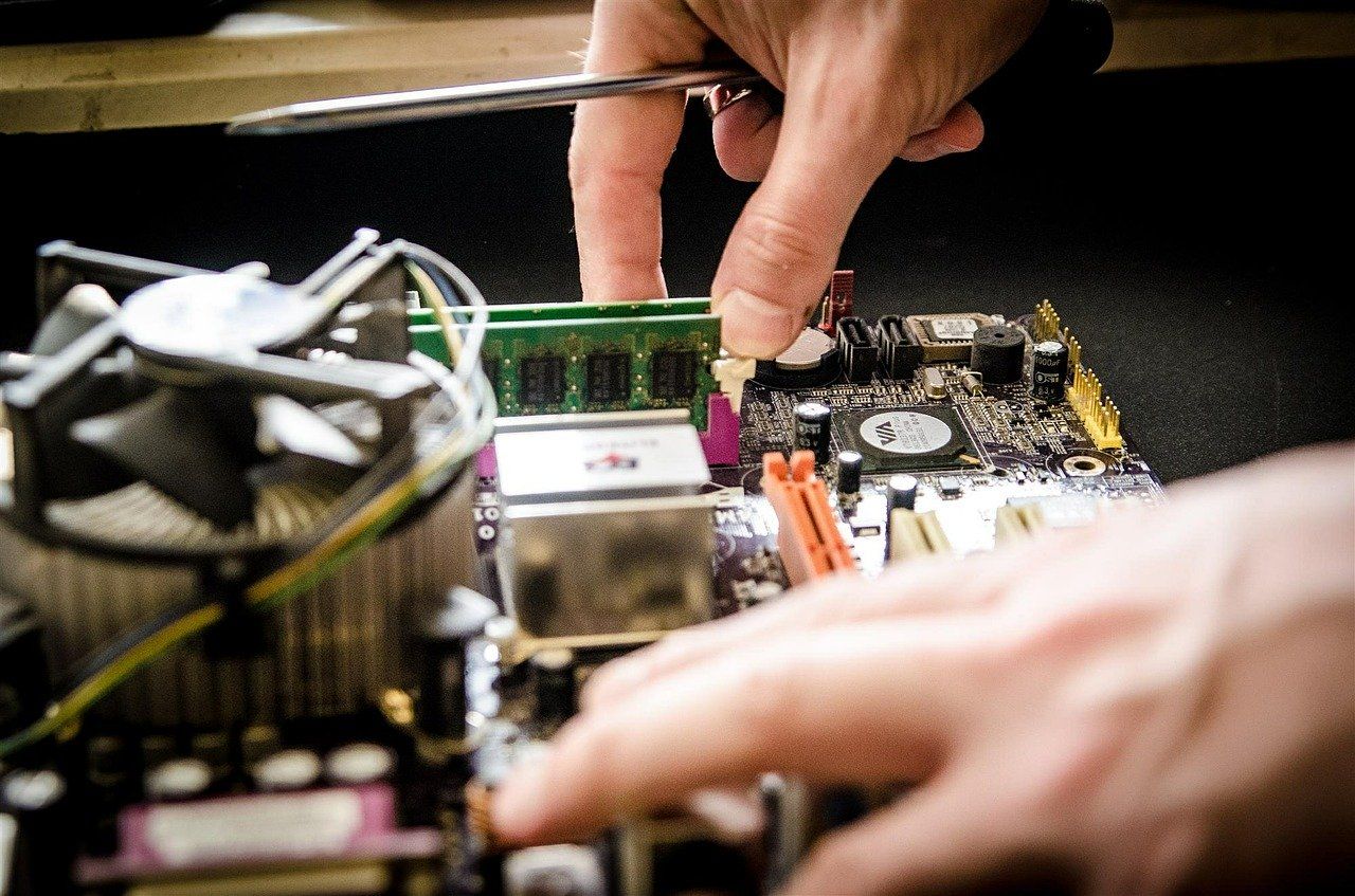 Soporte técnico en equipos e infraestructura